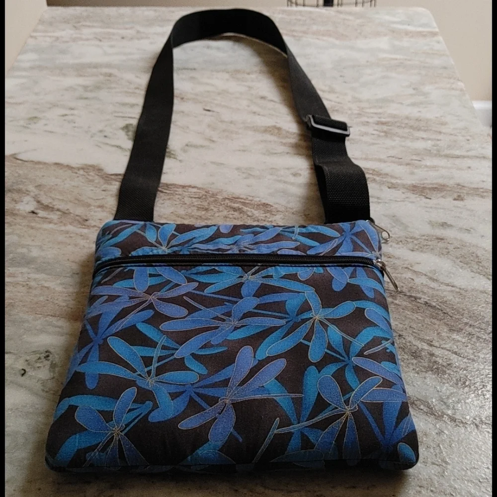 N/A padded tote